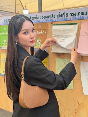 Anna Sueangam-iam Instagram - มาช้าแต่มานะ ✅✅✅

ขอบคุณทุกคนที่ออกมาใช้สิทธิ์เลือกตั้งล่วงหน้าค่ะ
สำหรับใครที่ไม่ได้ลงทะเบียนเลือกตั้งล่วงหน้า อย่าลืมออกมาใช้สิทธิ์เลือกตั้งในวันที่ 8 นี้นะคะ 😊

#เลือกตั้ง2569 
#เลือกตั้งล่วงหน้า