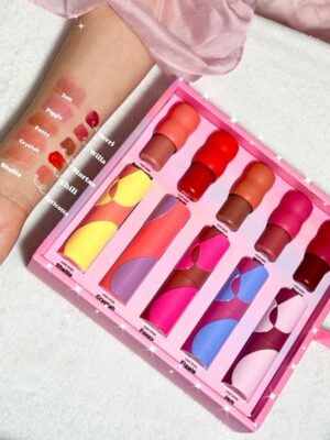 Anna Sueangam-iam Instagram - Warning: cuteness overload 💕

Play Daze ☁️ หรือ Juice Stick 🍭
เลือกไม่ถูกเลยเพราะสีสวยทุกแท่ง!

บลัชเนื้อฟุ้งละมุน vs บลัชเนื้อเจลฉ่ำใส
มี 5 เฉดสี ให้เลือกตามอารมณ์ในแต่ละวัน ✨

#บลัชออนเบเนฟิต #Benefitthailand 
#juicestickplaydaze #เบเนฟิต