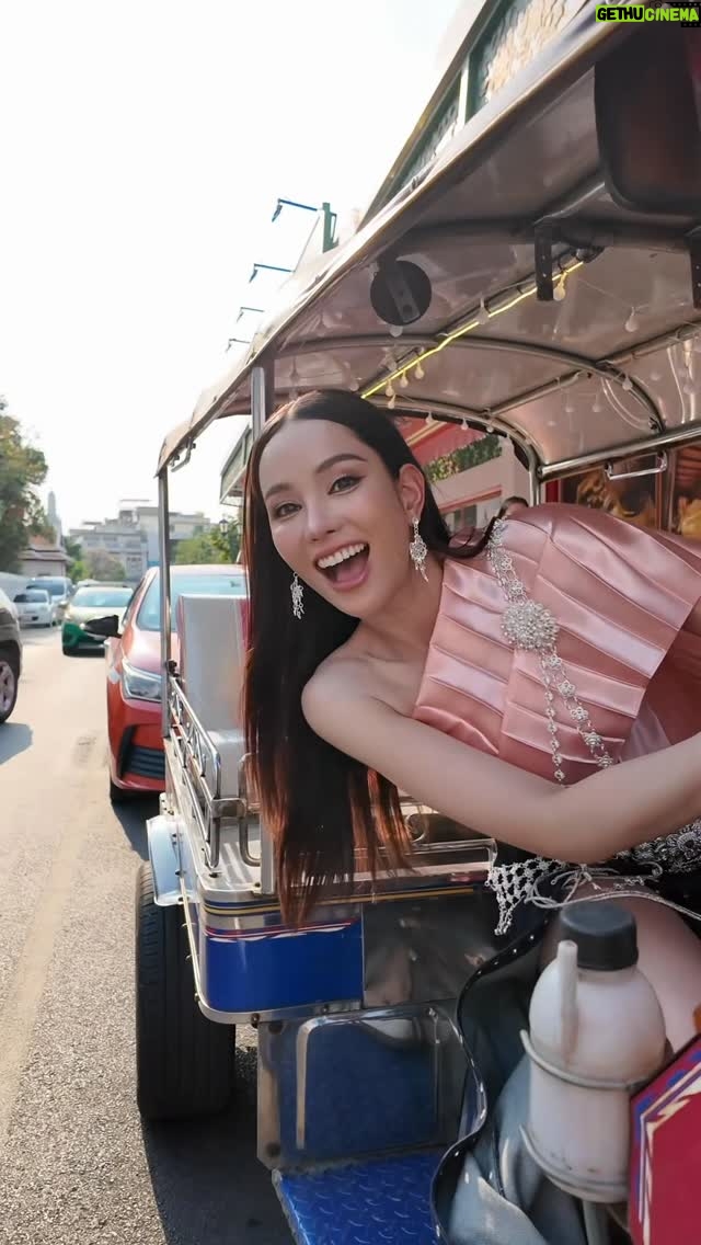 Anna Sueangam-iam - 33.3K Likes - 🇹🇭🇹🇭🇹🇭

Creative Director: @tinnabhat 
Photographer: @atlove_tungkae 
Designer: @c.peeranat 
Make up: @makeup_mario 
Hair: @toeii_hair 
Support Team: @tinachatchaya 

#bangkokcity 
#thaidress 
#annathethaiger 
#แอนนาเสือ