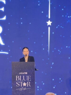 Anna Sueangam-iam Instagram - Thank you for having me at the UNICEF Blue Star Gala 2026 
💙

อีกหนึ่งงานระดมทุนครั้งสำคัญที่รวมพลังของสตรีผู้ทรงอิทธิพลของประเทศไทย 4 ท่าน พร้อมเชฟระดับมิชลินจากทั้งในและต่างประเทศ รวม 12 ดาวมิชลิน เพื่อร่วมกันขจัดภาวะทุพโภชนาการในเด็ก และผลักดันให้เด็กทุกคนสามารถเข้าถึงอาหารที่มีคุณค่าทางโภชนาการ

ภายใต้แคมเปญ #กินไรดี #HungryForHope
เพราะทุกมื้ออาหารที่มีคุณค่า คือความหวังของอนาคตเด็กทุกคน 🌏💙
@unicef_thailand