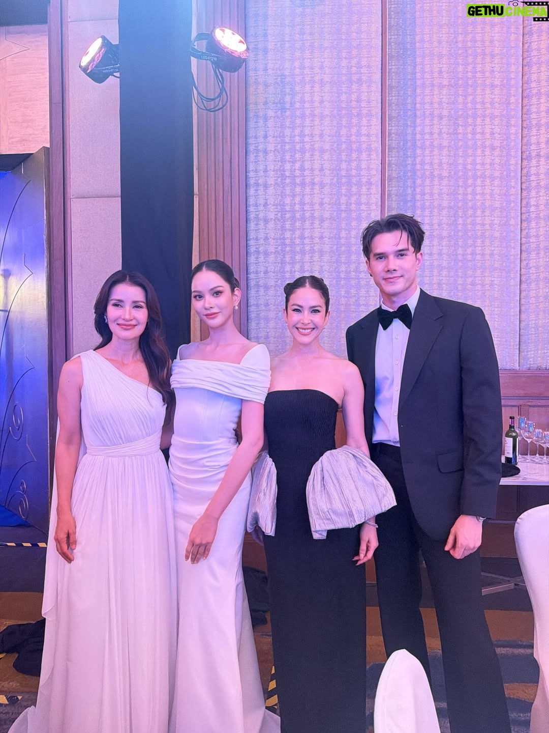 Anna Sueangam-iam - 3 Likes - Thank you for having me at the UNICEF Blue Star Gala 2026 
💙

อีกหนึ่งงานระดมทุนครั้งสำคัญที่รวมพลังของสตรีผู้ทรงอิทธิพลของประเทศไทย 4 ท่าน พร้อมเชฟระดับมิชลินจากทั้งในและต่างประเทศ รวม 12 ดาวมิชลิน เพื่อร่วมกันขจัดภาวะทุพโภชนาการในเด็ก และผลักดันให้เด็กทุกคนสามารถเข้าถึงอาหารที่มีคุณค่าทางโภชนาการ

ภายใต้แคมเปญ #กินไรดี #HungryForHope
เพราะทุกมื้ออาหารที่มีคุณค่า คือความหวังของอนาคตเด็กทุกคน 🌏💙
@unicef_thailand