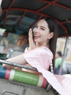 Anna Sueangam-iam Instagram - Bangkok City 

Creative Director: @tinnabhat 
Photographer: @atlove_tungkae 
Designer: @c.peeranat 
Make up: @makeup_mario 
Hair: @toeii_hair 
Support Team: @tinachatchaya 

#bangkokcity 
#thaidress 
#annathethaiger 
#แอนนาเสือ