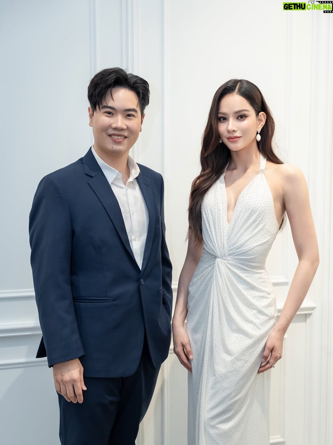 Anna Sueangam-iam - 15.6K Likes - รู้สึกเป็นเกียรติและขอขอบคุณทาง Galderma ที่เชิญแอนนาให้มาเป็นส่วนหนึ่งของงาน Partnership Recognition For Value Partnership Customers ในปีนี้ค่ะ 🤍

และขอแสดงความยินดีกับ FIORA Clinic ที่ได้รับรางวัล Top 5 Clinic ประจำปี 2026 ความสำเร็จครั้งนี้สะท้อนถึงความมุ่งมั่นและมาตรฐานการดูแลที่ยอดเยี่ยมอย่างแท้จริง รางวัลนี้คืออีกหนึ่งบทพิสูจน์ถึงคุณภาพและความน่าเชื่อถือ ใครที่มองหาคลินิกที่ได้มาตรฐานและไว้วางใจได้ แอนนาแนะนำ FIORA Clinic เลยค่ะ ✨

#PartnershipRecognition #AestheticsByGaldermaThailand
#FIORACLINIC #Restylane #Sculptra