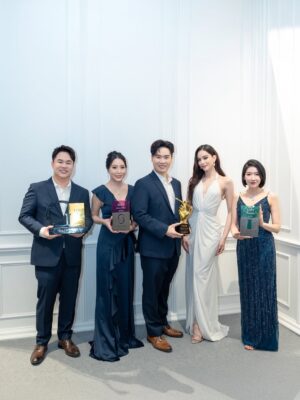 Anna Sueangam-iam Instagram - รู้สึกเป็นเกียรติและขอขอบคุณทาง Galderma ที่เชิญแอนนาให้มาเป็นส่วนหนึ่งของงาน Partnership Recognition For Value Partnership Customers ในปีนี้ค่ะ 🤍

และขอแสดงความยินดีกับ FIORA Clinic ที่ได้รับรางวัล Top 5 Clinic ประจำปี 2026 ความสำเร็จครั้งนี้สะท้อนถึงความมุ่งมั่นและมาตรฐานการดูแลที่ยอดเยี่ยมอย่างแท้จริง รางวัลนี้คืออีกหนึ่งบทพิสูจน์ถึงคุณภาพและความน่าเชื่อถือ ใครที่มองหาคลินิกที่ได้มาตรฐานและไว้วางใจได้ แอนนาแนะนำ FIORA Clinic เลยค่ะ ✨

#PartnershipRecognition #AestheticsByGaldermaThailand
#FIORACLINIC #Restylane #Sculptra
