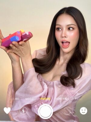 Anna Sueangam-iam Instagram - Warning: cuteness overload 💕

Play Daze ☁️ หรือ Juice Stick 🍭
เลือกไม่ถูกเลยเพราะสีสวยทุกแท่ง!

บลัชเนื้อฟุ้งละมุน vs บลัชเนื้อเจลฉ่ำใส
มี 5 เฉดสี ให้เลือกตามอารมณ์ในแต่ละวัน ✨

#บลัชออนเบเนฟิต #Benefitthailand 
#juicestickplaydaze #เบเนฟิต
