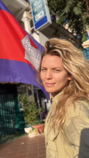 AnnaLynne McCord Instagram - Only love. 🇰🇭