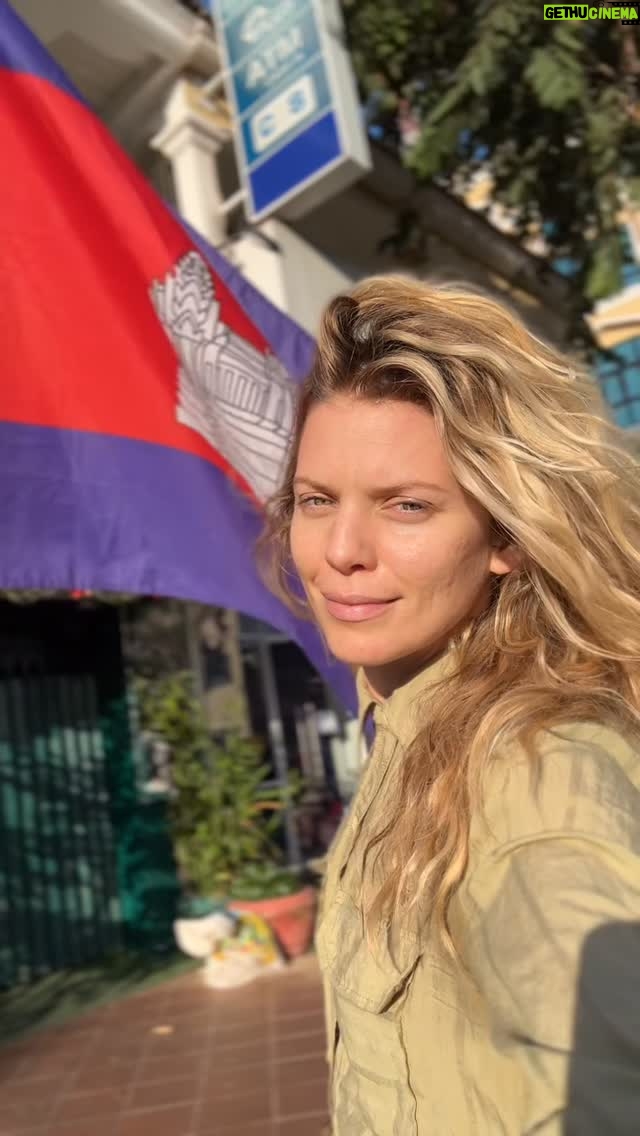 AnnaLynne McCord - 4.2K Likes - Only love. 🇰🇭