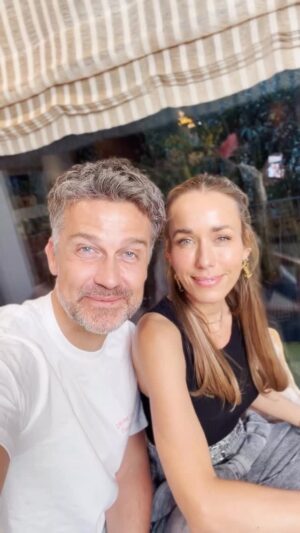 Annemarie Carpendale Instagram - Unsere Ehe funktioniert, weil einer von uns lustig ist. Wir sind uns nur nicht einig, wer.