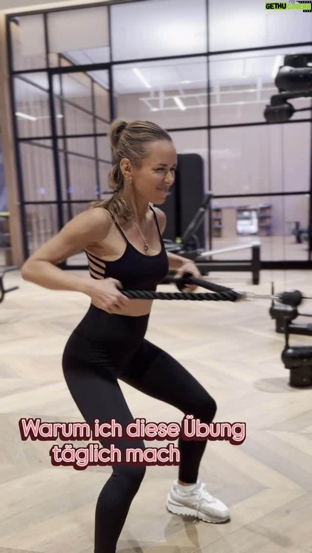 Annemarie Carpendale - 9.6K Likes - Mädels, wenn Ihr Euch SO auf den nächsten Shopping Trip vorbereitet, kann nix mehr schief gehen - PREPARATION is KEY! 👌🏽💪🏾 💦 

#shoppinggoals #anniehow #annieway #couplegoals #atlantistheroyal