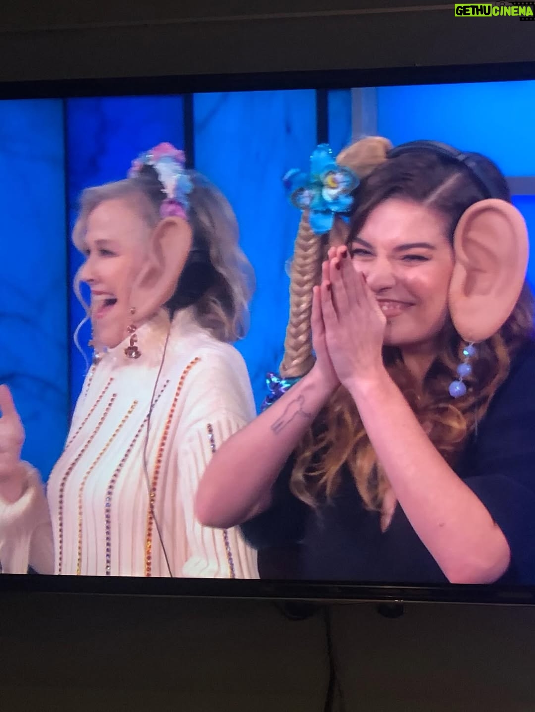 Annie Murphy - 1.3 Million Likes - Ha-ha-HAAAA?!?!

Her laugh was a perpetual Yes, And...

It challenged anyone who heard it to join in, and be as delighted as she was.
 
Gosh, were we ever lucky to have her.

#goodbyetoagreatactress😎