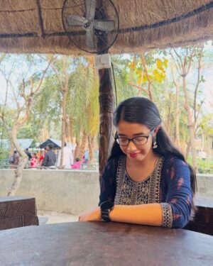 Antara Naina Roy Majumder Instagram - 👀 সরস্বতী বানান ঠিক আছে তো?