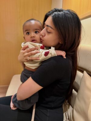 Anu Emmanuel Instagram - A lil visitor came over yesterday ♥️ Baby smell > everything