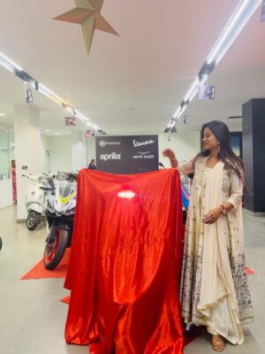 Anusha Rai Instagram - Happy women’s day to all the beautiful’s🌻

Here is my new Vespa 
I Saw her
I liked her 
I bought her home 
And now she’s mine 🥰♥️

#anusharai #mykindofhappiness #vespa #womensday #newtwowheeler