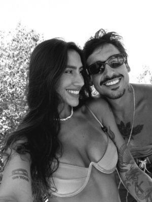 Any Borges Instagram - Meu amor, feliz aniversário! 🤍

Eu desejo que todos os seus dias sejam abençoados, cheios de coisas boas, de paz, saúde e conquistas. Mas, principalmente, que esse novo ciclo seja um tempo de renovação… de novos começos, novas oportunidades e ainda mais motivos para sorrir.

Que Deus ilumine cada passo seu, fortaleça seus sonhos e te conduza sempre pelo melhor caminho. Eu sou muito grata por ter você ao meu lado e por poder viver a vida com você.

Conte sempre comigo. Te amo e tenho muito orgulho de você.