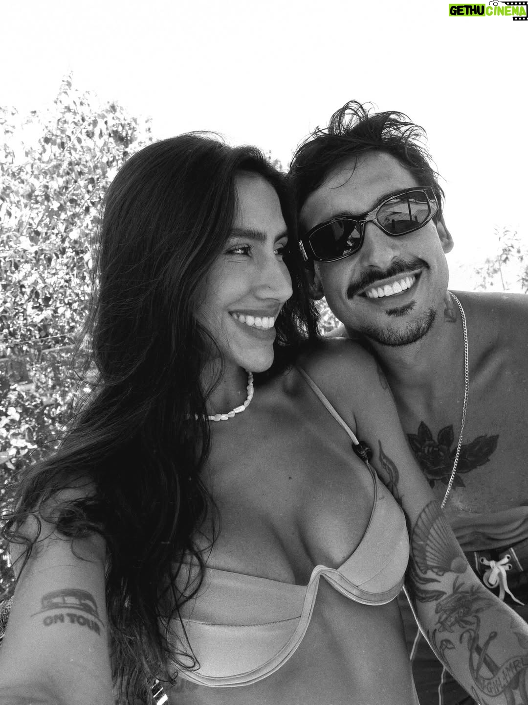 Any Borges - 63.4K Likes - Meu amor, feliz aniversário! 🤍

Eu desejo que todos os seus dias sejam abençoados, cheios de coisas boas, de paz, saúde e conquistas. Mas, principalmente, que esse novo ciclo seja um tempo de renovação… de novos começos, novas oportunidades e ainda mais motivos para sorrir.

Que Deus ilumine cada passo seu, fortaleça seus sonhos e te conduza sempre pelo melhor caminho. Eu sou muito grata por ter você ao meu lado e por poder viver a vida com você.

Conte sempre comigo. Te amo e tenho muito orgulho de você.