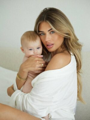Arabella Chi Instagram - My whole 🌍