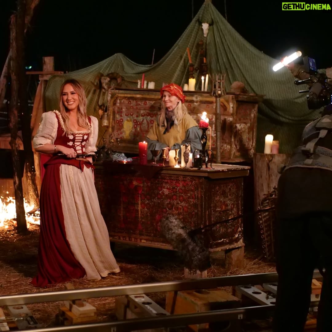 Arbana Osmani - 39.5K Likes - Backstage moments @fermavip.al 

Falenderim special për të gjithe stafin, aktoret dhe figurantet por në mënyrë të veçantë për banorët e Hajmelit që na mirpritën🙏

@vitaproductions.al