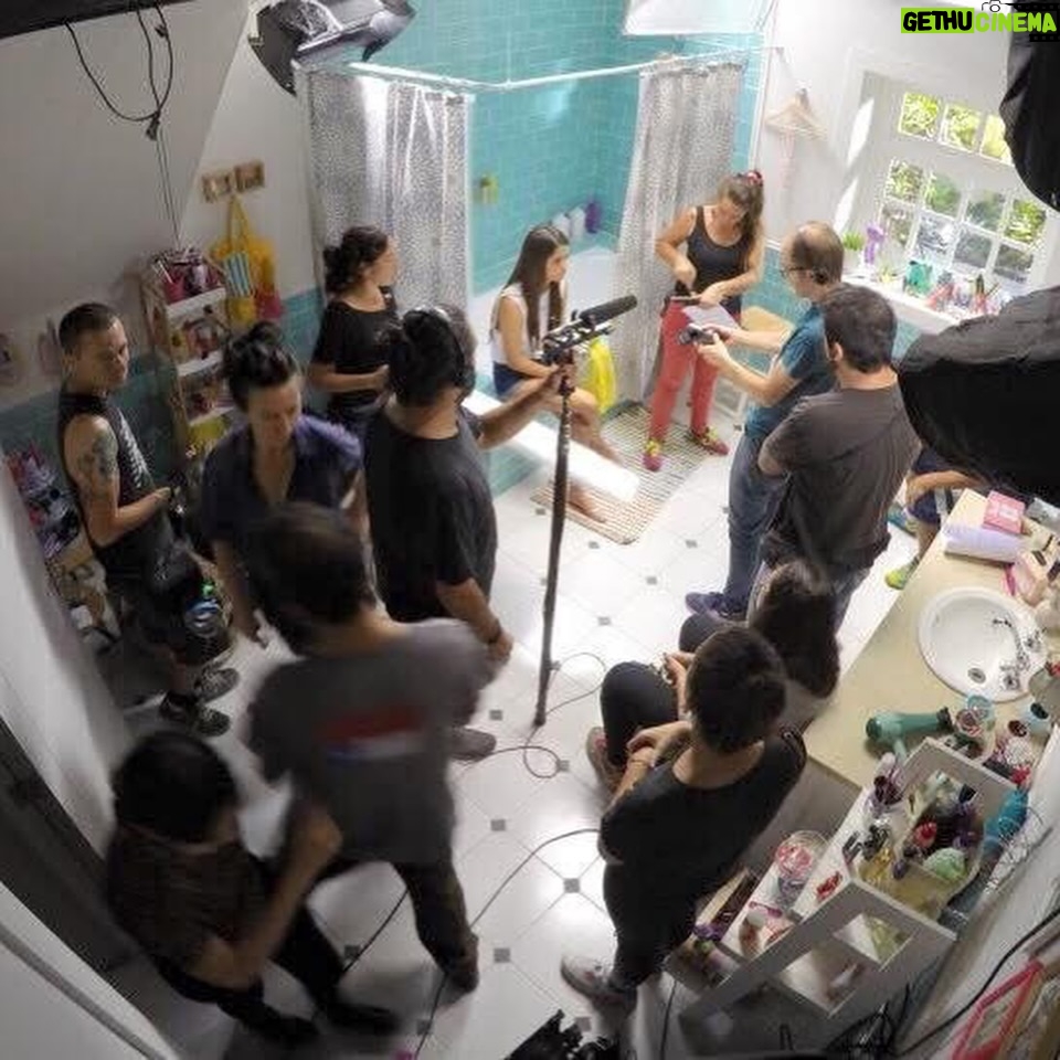 Areliz Benel - 12K Likes - Trend #2016 

2016 Ufff que año , me despedía de Shirley en al @afhstv fondo hay sitio al igual que de Lina en no aguanto a mis hermanas, fui imagen de @cyzone_oficial algo que desde niña siempre soñé y me compraba maquillaje desde los 10 con las propinas de mis padres , fue un sueño ir a chile a grabar al estudio de Andrés Wood aunque los nervios nunca me dejaron hablar con el , gran cineasta , conoci a Gerard Depardieu 😍 e hice teatro con el gran @woyzeck05 a quien admiro mucho y además es amigo y salió en la tele , salí en periódicos , viaje a muchos lugares incluyendo Bolivia hablé en conciertos y a miles de personas  y mil cosas más , agradecida por ese 2016 🙏🏻💖.