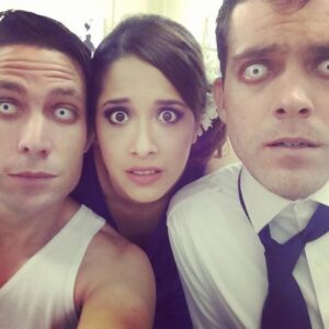 Areliz Benel Instagram - Trend #2016
2016 Ufff que año , me despedía de Shirley en al @afhstv fondo hay sitio al igual que de Lina en no aguanto a mis hermanas, fui imagen de @cyzone_oficial algo que desde niña siempre soñé y me compraba maquillaje desde los 10 con las propinas de mis padres , fue un sueño ir a chile a grabar al estudio de Andrés Wood aunque los nervios nunca me dejaron hablar con el , gran cineasta , conoci a Gerard Depardieu 😍 e hice teatro con el gran @woyzeck05 a quien admiro mucho y además es amigo y salió en la tele , salí en periódicos , viaje a muchos lugares incluyendo Bolivia hablé en conciertos y a miles de personas y mil cosas más , agradecida por ese 2016 🙏🏻💖.