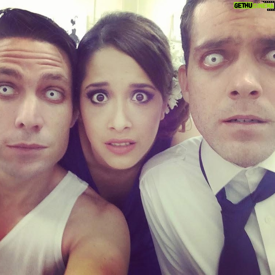 Areliz Benel - 12K Likes - Trend #2016 

2016 Ufff que año , me despedía de Shirley en al @afhstv fondo hay sitio al igual que de Lina en no aguanto a mis hermanas, fui imagen de @cyzone_oficial algo que desde niña siempre soñé y me compraba maquillaje desde los 10 con las propinas de mis padres , fue un sueño ir a chile a grabar al estudio de Andrés Wood aunque los nervios nunca me dejaron hablar con el , gran cineasta , conoci a Gerard Depardieu 😍 e hice teatro con el gran @woyzeck05 a quien admiro mucho y además es amigo y salió en la tele , salí en periódicos , viaje a muchos lugares incluyendo Bolivia hablé en conciertos y a miles de personas  y mil cosas más , agradecida por ese 2016 🙏🏻💖.