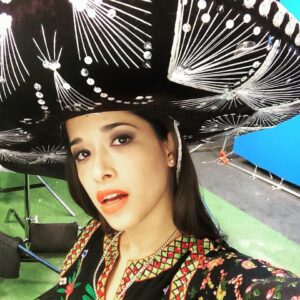 Areliz Benel Instagram - Trend #2016
2016 Ufff que año , me despedía de Shirley en al @afhstv fondo hay sitio al igual que de Lina en no aguanto a mis hermanas, fui imagen de @cyzone_oficial algo que desde niña siempre soñé y me compraba maquillaje desde los 10 con las propinas de mis padres , fue un sueño ir a chile a grabar al estudio de Andrés Wood aunque los nervios nunca me dejaron hablar con el , gran cineasta , conoci a Gerard Depardieu 😍 e hice teatro con el gran @woyzeck05 a quien admiro mucho y además es amigo y salió en la tele , salí en periódicos , viaje a muchos lugares incluyendo Bolivia hablé en conciertos y a miles de personas y mil cosas más , agradecida por ese 2016 🙏🏻💖.