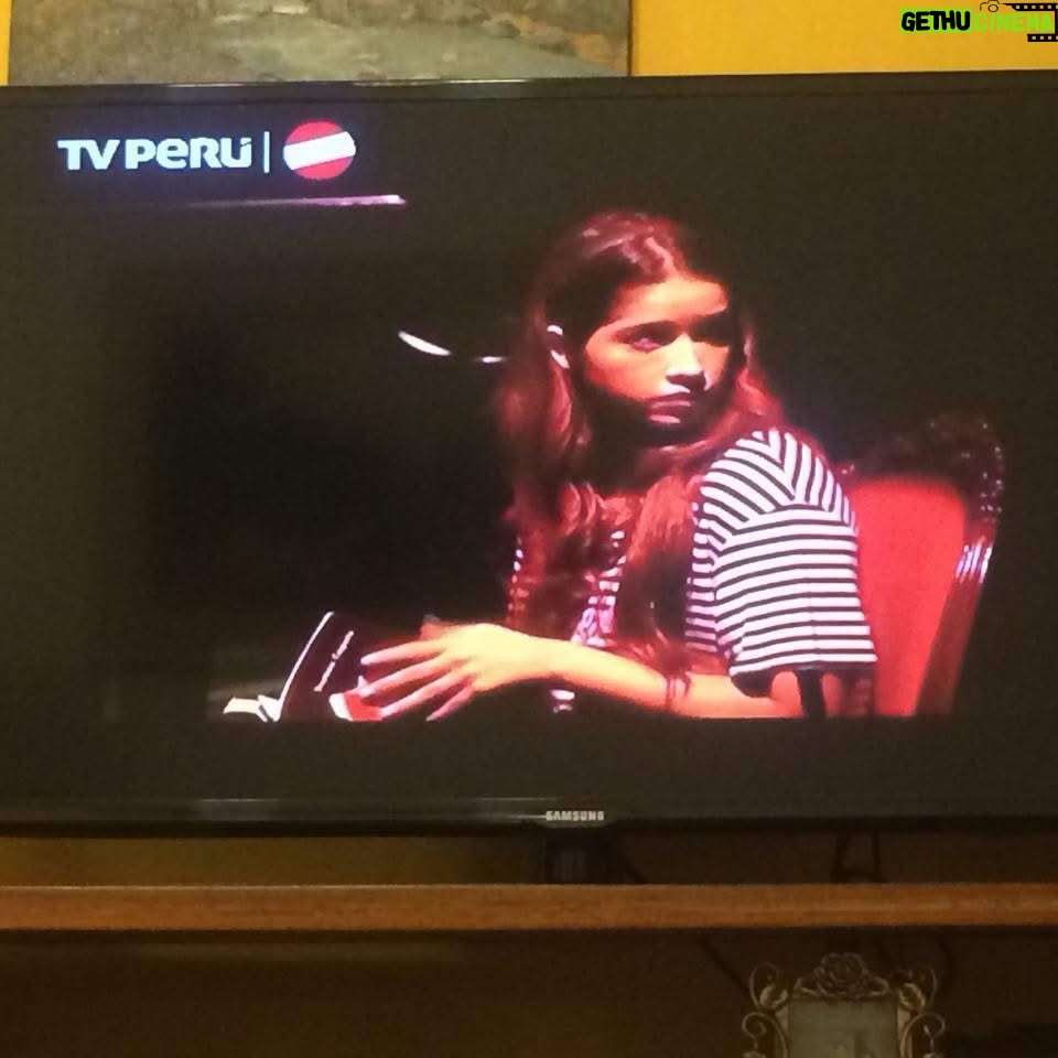 Areliz Benel - 12K Likes - Trend #2016 

2016 Ufff que año , me despedía de Shirley en al @afhstv fondo hay sitio al igual que de Lina en no aguanto a mis hermanas, fui imagen de @cyzone_oficial algo que desde niña siempre soñé y me compraba maquillaje desde los 10 con las propinas de mis padres , fue un sueño ir a chile a grabar al estudio de Andrés Wood aunque los nervios nunca me dejaron hablar con el , gran cineasta , conoci a Gerard Depardieu 😍 e hice teatro con el gran @woyzeck05 a quien admiro mucho y además es amigo y salió en la tele , salí en periódicos , viaje a muchos lugares incluyendo Bolivia hablé en conciertos y a miles de personas  y mil cosas más , agradecida por ese 2016 🙏🏻💖.