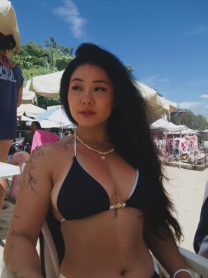 Ariel Saori Instagram - #ᴛʙᴛ 🌊🐚🧜🏼♀️🩵
Óculos: @ornitorrin.co_brasil
#verão2026 #praia #explorar