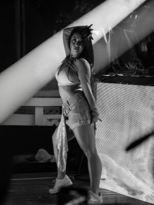 Ariel Saori Instagram - 😈💜
@baledomalvadinho @mcluuky
Compilado de fotos no palco pra dizer que vai começar a maratona de carnaval: FRANCA > MG > RJ
Onde vejo vocês??
Fotos: @pedro_vieiraaka
#tropadodesacato #dancarina #show #explorar