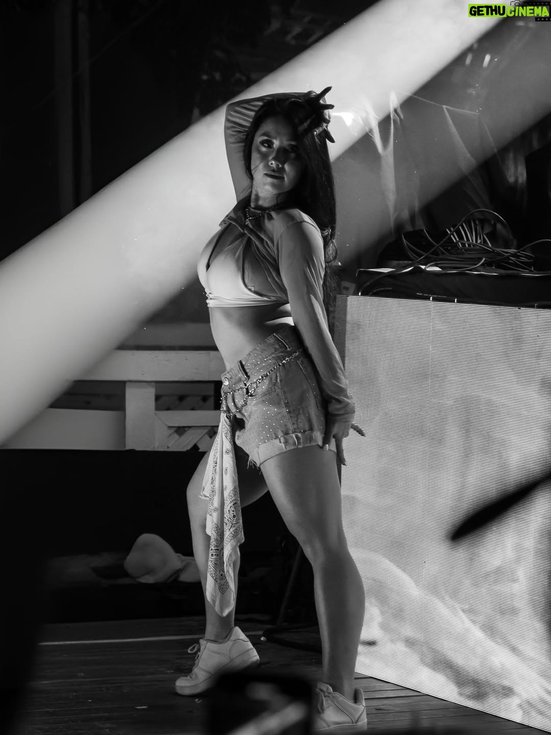 Ariel Saori - 4.2K Likes - 😈💜
@baledomalvadinho @mcluuky 

Compilado de fotos no palco pra dizer que vai começar a maratona de carnaval: FRANCA > MG > RJ 
Onde vejo vocês?? 

Fotos: @pedro_vieiraaka 

#tropadodesacato #dancarina #show #explorar