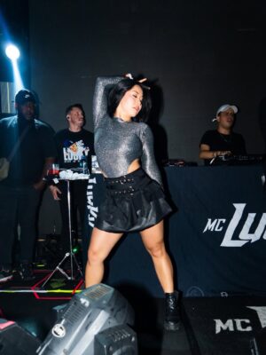 Ariel Saori Instagram - 😈💜
@baledomalvadinho @mcluuky
Compilado de fotos no palco pra dizer que vai começar a maratona de carnaval: FRANCA > MG > RJ
Onde vejo vocês??
Fotos: @pedro_vieiraaka
#tropadodesacato #dancarina #show #explorar