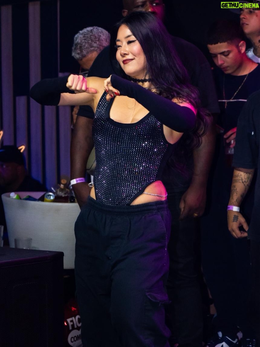 Ariel Saori - 4.2K Likes - 😈💜
@baledomalvadinho @mcluuky 

Compilado de fotos no palco pra dizer que vai começar a maratona de carnaval: FRANCA > MG > RJ 
Onde vejo vocês?? 

Fotos: @pedro_vieiraaka 

#tropadodesacato #dancarina #show #explorar