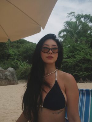 Ariel Saori Instagram - #ᴛʙᴛ 🌊🐚🧜🏼♀️🩵
Óculos: @ornitorrin.co_brasil
#verão2026 #praia #explorar