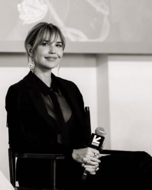 Arielle Kebbel Instagram - YOU gave us @marshalscbs season2, thank you! Finding out on the plane from NY to Austin is a moment I’ll remember forever. Quick trip but got to see some old friends, made some new ones & shared a piece of our show with you. Thank you @sxsw @paramountplus @cbstv & lots of love @spencerhudnut @tatankameans @elemgy @gilbirmingham @mobringsplenty ⭐️ 

 @januaryimagespresspush @iamtoddphoto   @jordanhefler   @nicolewalmsley @sky.kxm

#s2 #marshals #sxsw
