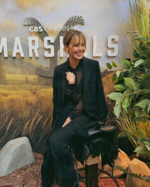 Arielle Kebbel Instagram - YOU gave us @marshalscbs season2, thank you! Finding out on the plane from NY to Austin is a moment I’ll remember forever. Quick trip but got to see some old friends, made some new ones & shared a piece of our show with you. Thank you @sxsw @paramountplus @cbstv & lots of love @spencerhudnut @tatankameans @elemgy @gilbirmingham @mobringsplenty ⭐️ 

 @januaryimagespresspush @iamtoddphoto   @jordanhefler   @nicolewalmsley @sky.kxm

#s2 #marshals #sxsw