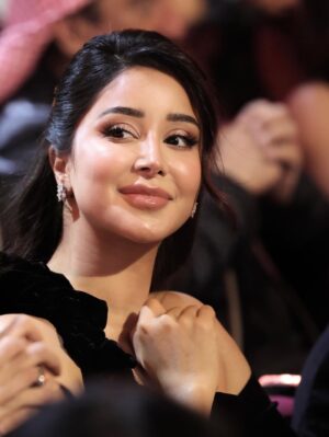 Aseel Omran Instagram - شكراً @fawazalsnaid 🙏🏻📸🤍✨
@joyawards 
#joyawards 
#riyadhseason