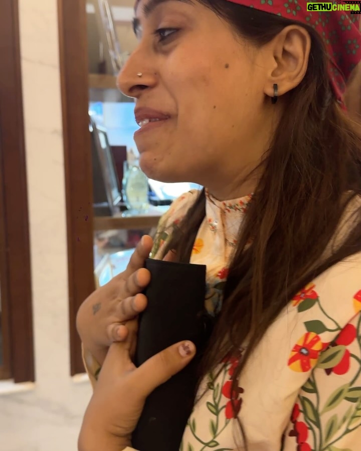 Asees Kaur - 15.9K Likes - It is very very unusual of me to stay back after a gig and explore the city. But unlocked a new side of me recently and sach bolu toh mast lagne laga hai!! 
And best part, did it with my little one, which also was his first international trip. 🩵
Loving this Dora the explorer side of me 😌 probably will continue this for long! 

Ps last video is BONUS thought :p