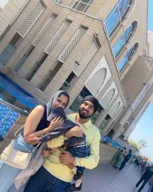 Asees Kaur Instagram - It is very very unusual of me to stay back after a gig and explore the city. But unlocked a new side of me recently and sach bolu toh mast lagne laga hai!! 
And best part, did it with my little one, which also was his first international trip. 🩵
Loving this Dora the explorer side of me 😌 probably will continue this for long! 

Ps last video is BONUS thought :p