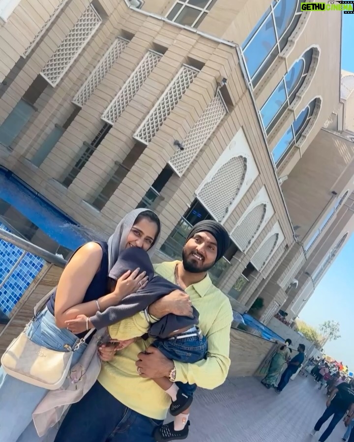 Asees Kaur - 15.9K Likes - It is very very unusual of me to stay back after a gig and explore the city. But unlocked a new side of me recently and sach bolu toh mast lagne laga hai!! 
And best part, did it with my little one, which also was his first international trip. 🩵
Loving this Dora the explorer side of me 😌 probably will continue this for long! 

Ps last video is BONUS thought :p