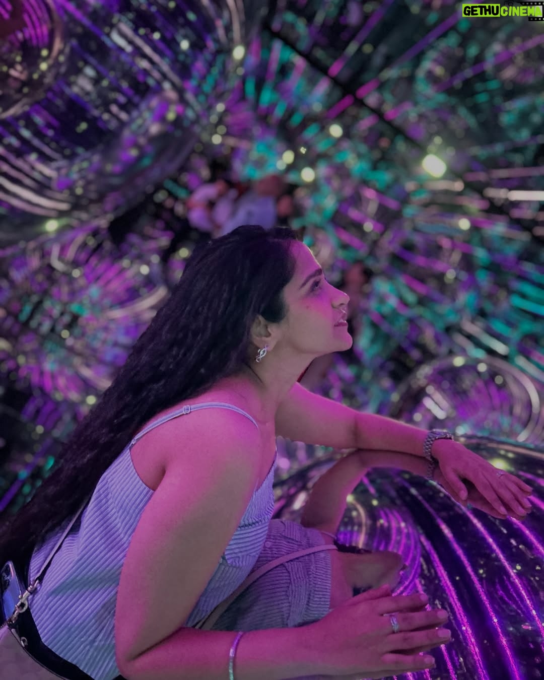 Asees Kaur - 15.9K Likes - It is very very unusual of me to stay back after a gig and explore the city. But unlocked a new side of me recently and sach bolu toh mast lagne laga hai!! 
And best part, did it with my little one, which also was his first international trip. 🩵
Loving this Dora the explorer side of me 😌 probably will continue this for long! 

Ps last video is BONUS thought :p