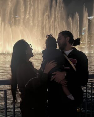 Asees Kaur Instagram - It is very very unusual of me to stay back after a gig and explore the city. But unlocked a new side of me recently and sach bolu toh mast lagne laga hai!! 
And best part, did it with my little one, which also was his first international trip. 🩵
Loving this Dora the explorer side of me 😌 probably will continue this for long! 

Ps last video is BONUS thought :p