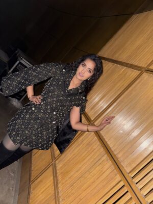 Asees Kaur Instagram - Tam jham time! ⚡️⚡️

Look 1:
Outfit @divaspopupofficial
Jewellery @upakarna
HMU @makeupbynayan 
Stylist @styledbysujata
Styling team @nirmalastyledit
AK team @kumramadhav 

Look 2:
Outfit @shopikaa.in 
Jewellery @trishya_jewellery
Hmu @makeupbynayan 
Stylist @aakankshakstyles 
📸 @peppered_yolk 

Look 3:
Outfit @anjanithakkar_
Earnings @aadamyastore 
Bracelets @aquamarine_jewellery
Stylist @styledbysujata
Styling team @nirmalastyledit @vrudhirita333