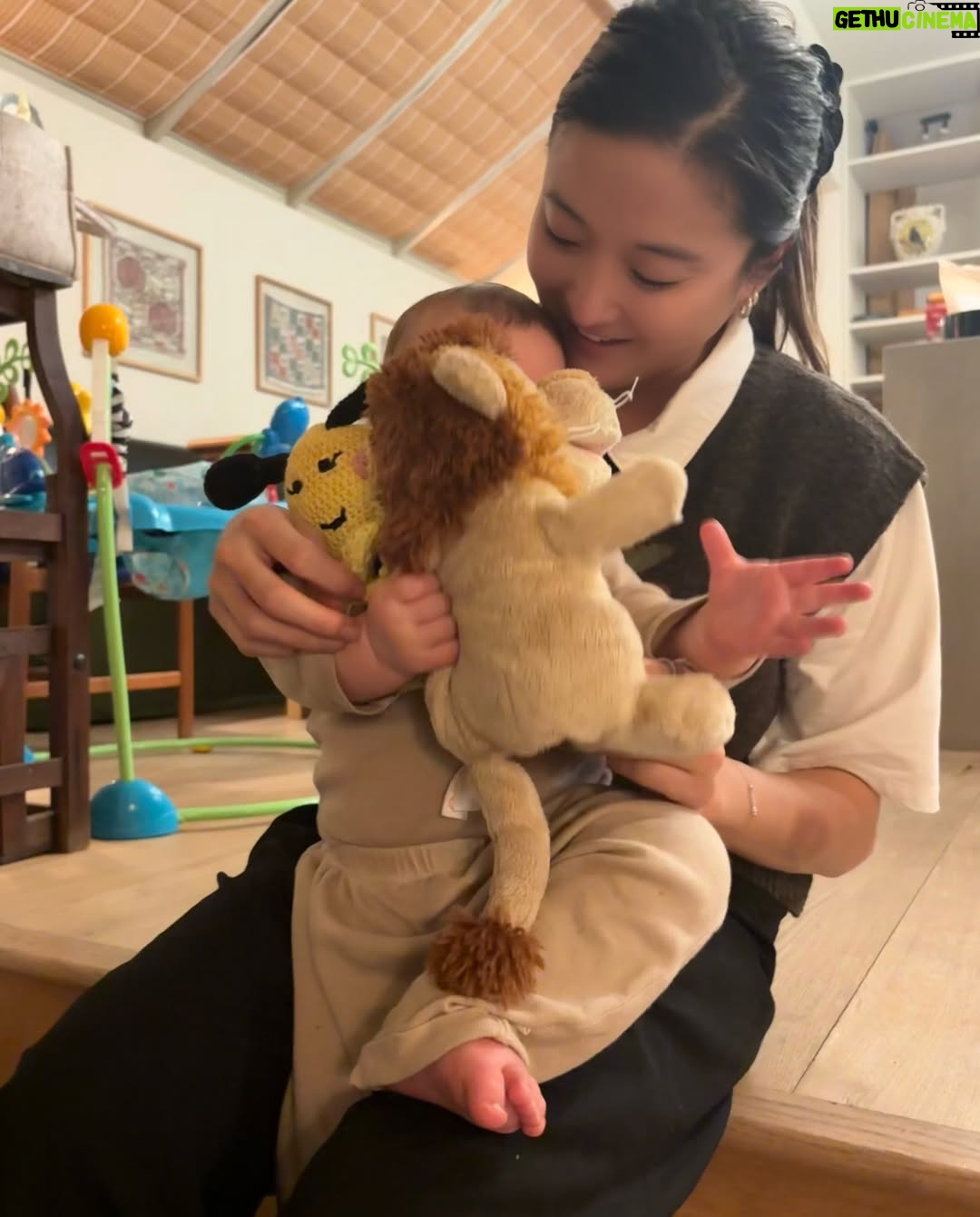 Ashley Park - 692.3K Likes - auntie ash reporting for duty 🫡🥰🇬🇧 
quality cuddles and fish pies @lilyjcollins @charliemcdowell