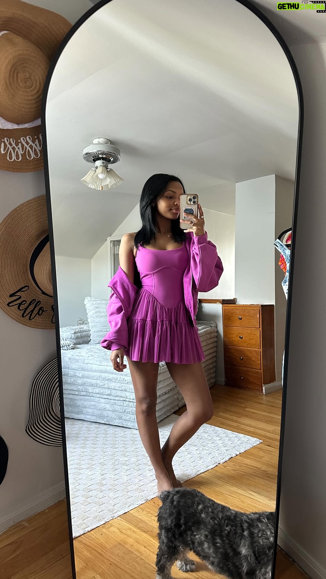 Asya Branch - 3 Likes - Spend this beautiful day with me! ☀️ 

#grwm #gymday #springinmichigan #dayinmylifevlog #dogmom #popflex