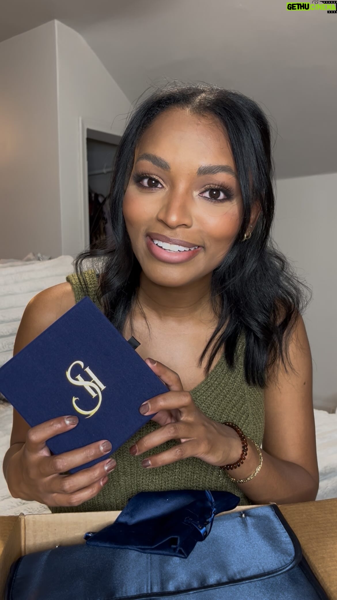 Asya Branch - 3 Likes - Unbox my @seventhheavenhair extensions with me!! ✨✨ 

#clipinextensions #seventhheaven #seventhheavenhair