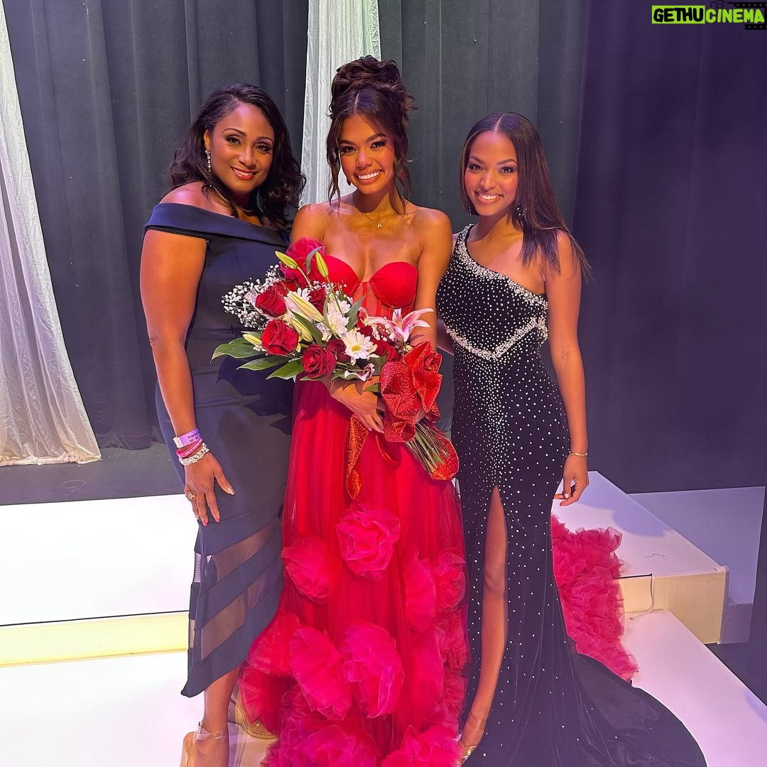 Asya Branch - 3 Likes - 👑Miss Michigan USA 

Thank you to @procprod for inviting me to host @missmiusa - what a fun night! Congratulations to Michele and Eliy, I’m wishing you a fun and successful reign!
 
Shout out to @teamflawless.co - @makingfacesxkatie the makeup is giving everythingggg and @alteamflawless slayed my hair, I never knew I could pull off such sleek hair!! ✨

And also to @henriscloud9 - you guys are the best! Thank you for making me feel and look fabulous ✨☁️