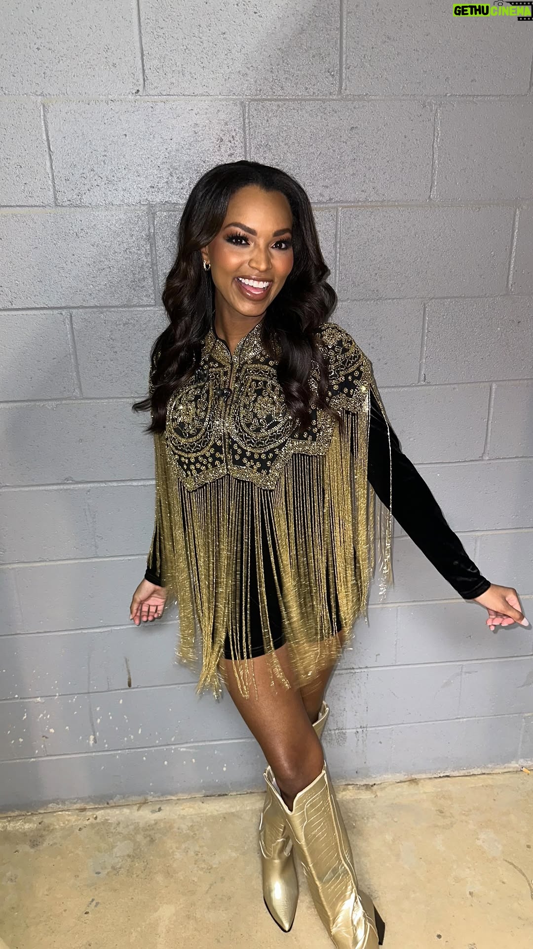 Asya Branch - 3 Likes - What a night!! 🤠🎤✨ 

@davisdesignsmua made my artist look it my head come to life! I felt like a true super star 🌟 

Huge thank you to everyone that came out to the show and to everyone that played a role!! It truly takes a village and let me tell you, we had the best village! 

Stay tuned for more footage and release dates! 🎶

#asyabranch #asyabranchmusic #countrymusic #countryartist #femalecountryartist #songwriter #countrysinger