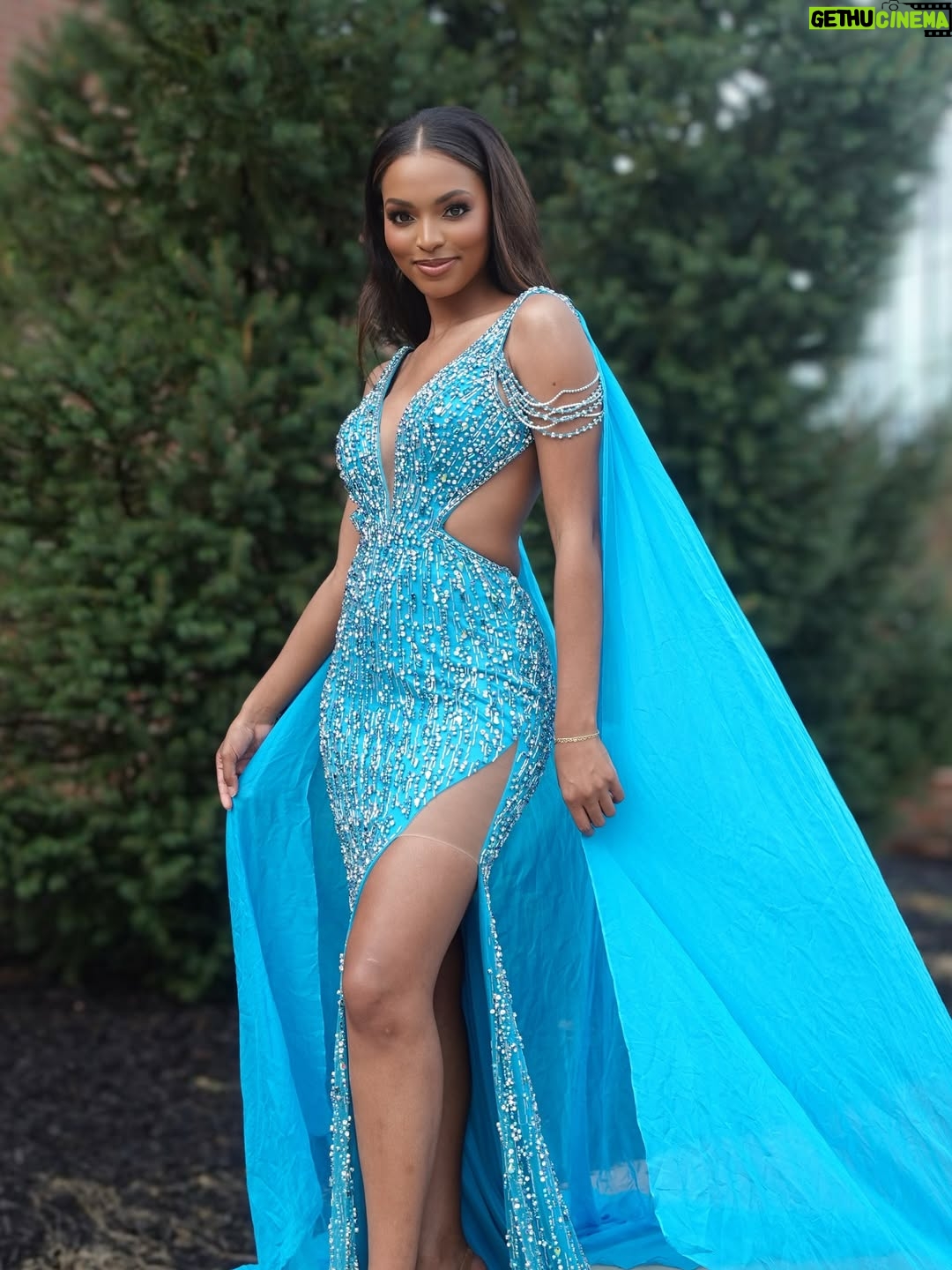 Asya Branch - 3 Likes - Such a great time in Tennessee this weekend with my Greenwood Productions fam! 💫

Thank you to @mathismakeup for the gorgeous glam, @joannsoftennessee for the fabulous wardrobe, and @usakimig for having me as a host!