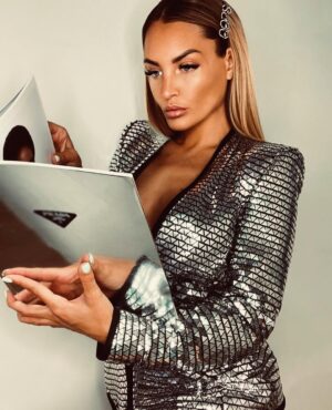 Aurélie Dotremont Instagram - Continuez à dire que je ne sais pas lire .