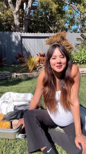 Aurélie Moeremans Instagram - Senangnya bisa ketemu mama lagi, dan rasanya seperti pulang sebentar lewat barang-barang dari Indonesia yang dibawanya 🥹🤍