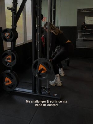 Aurélie Van Daelen Instagram - La force/se sentir forte ne veut pas dire la même chose pour tous.
Pour moi, elle passe par l’équilibre, la discipline, le dépassement de soi : bouger mon corps, nourrir mon esprit, ralentir quand il le faut.

Et surtout me sentir en sécurité et rappeler que nous avons toutes notre place à la salle.
@basicfit_be